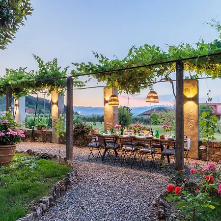 Magnolie, Stylish Family Villa Vorno