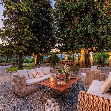 Magnolie, Stylish Family Villa Vorno