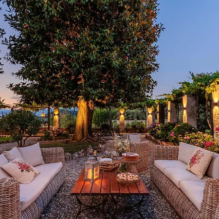 Magnolie, Stylish Family Villa Vorno